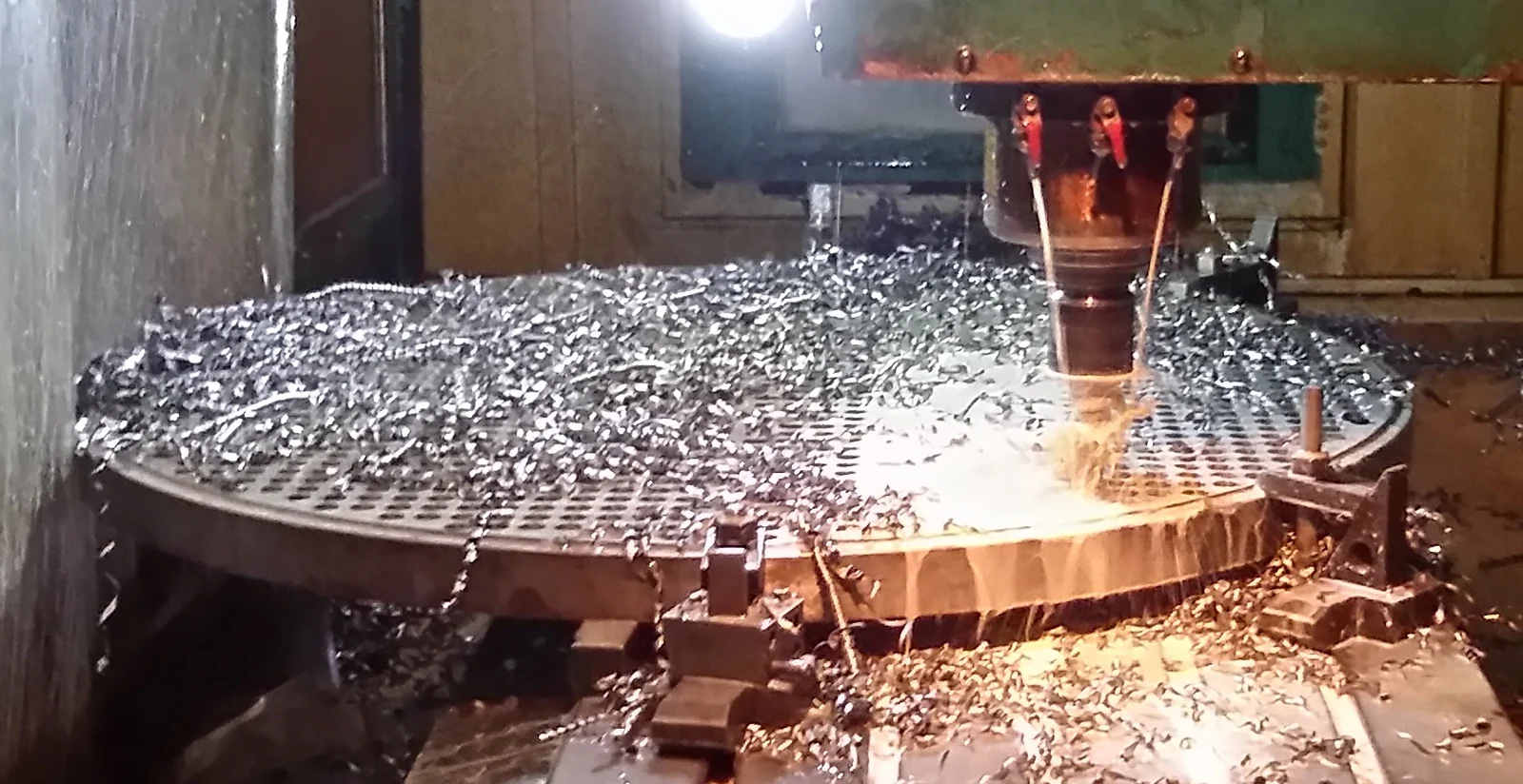Perforado de espejo de gran diámetro en CNC