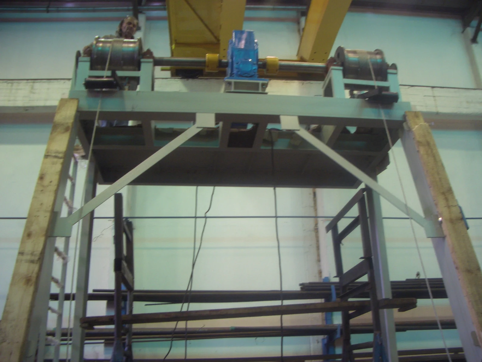 Elevador de rejas autolimpiantes