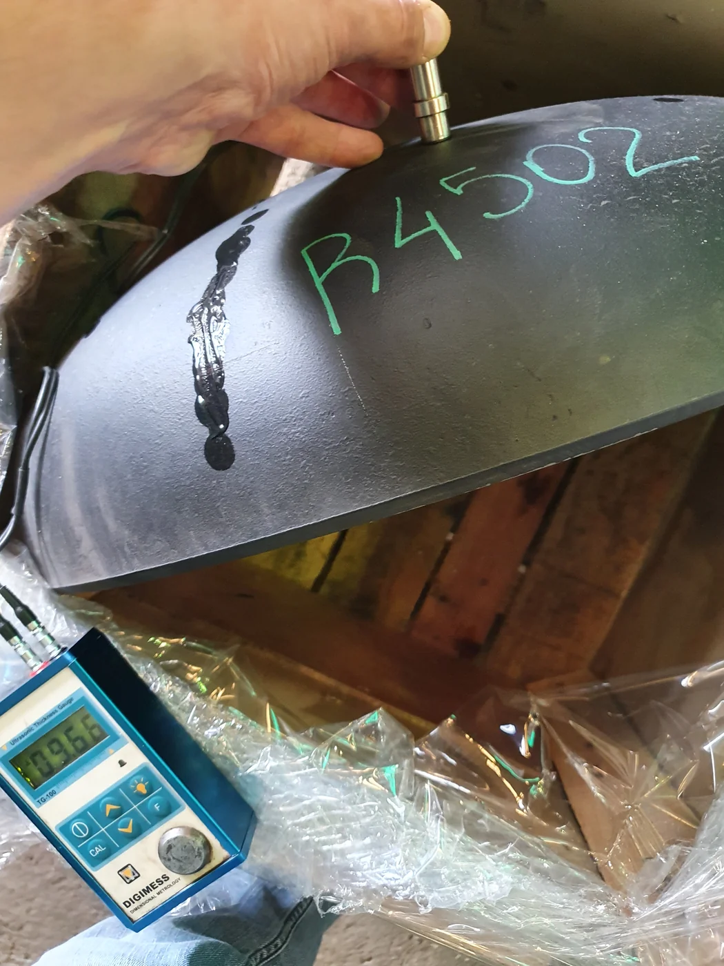 Medición de espesor por ultrasonido sobre un casquete