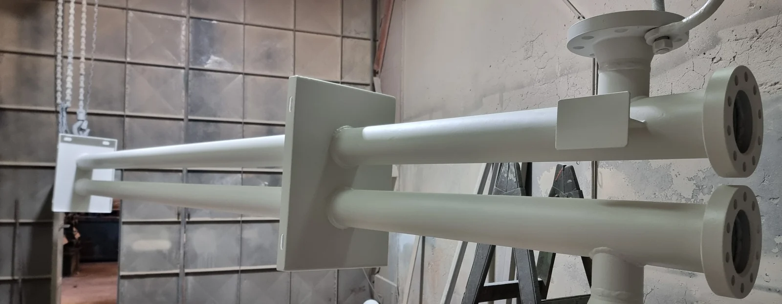 Intercambiador de doble tubo con el esquema de pintura terminado